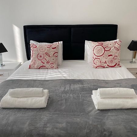 Berks Luxury Serviced Apartments , Free Parking, Free Gym And Free Wifi Bracknell Room photo
