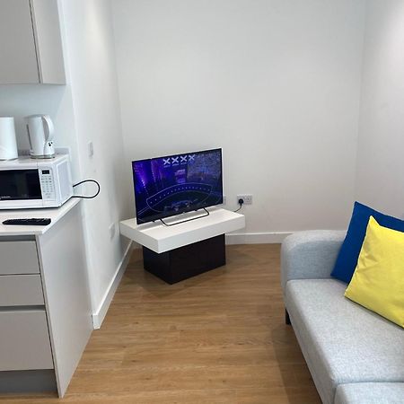 Berks Luxury Serviced Apartments , Free Parking, Free Gym And Free Wifi Bracknell Room photo