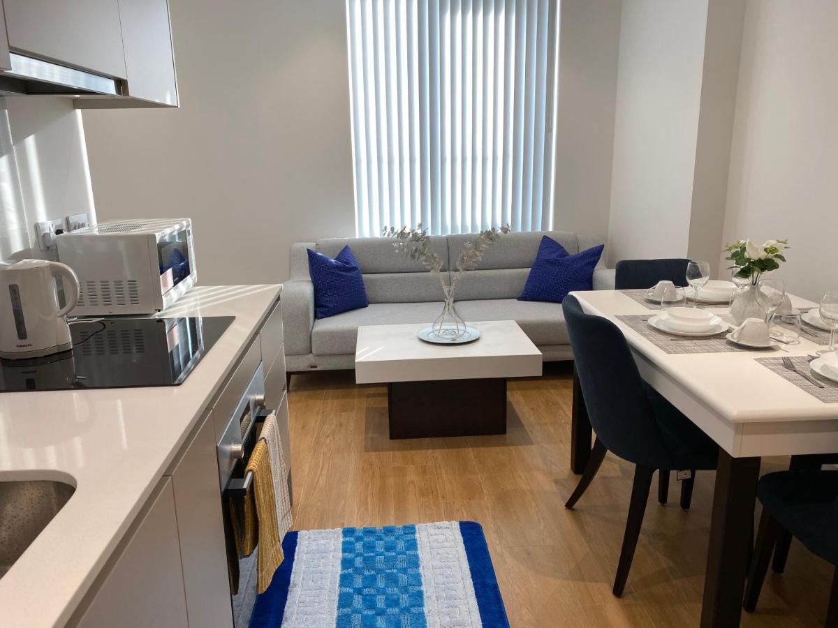 Berks Luxury Serviced Apartments , Free Parking, Free Gym And Free Wifi Bracknell Exterior photo
