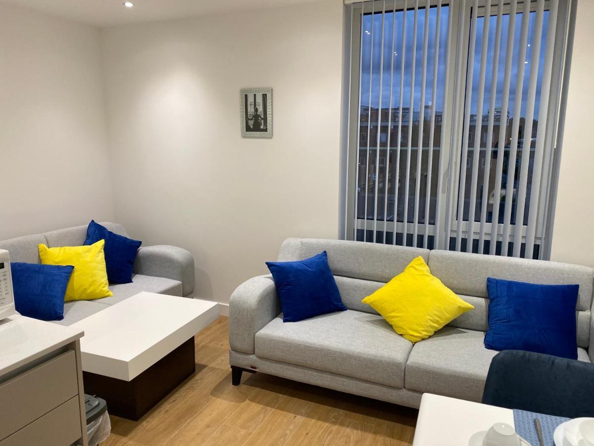 Berks Luxury Serviced Apartments , Free Parking, Free Gym And Free Wifi Bracknell Exterior photo