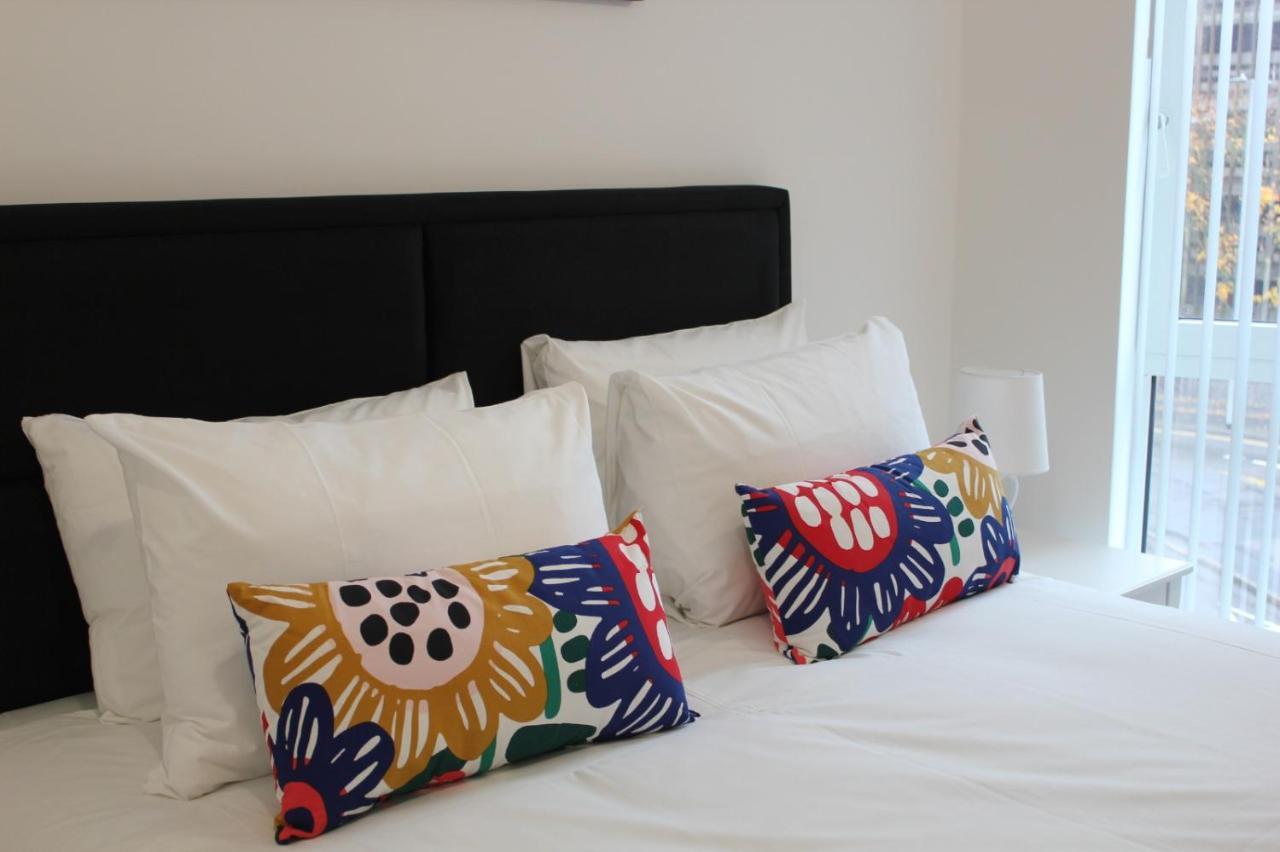Berks Luxury Serviced Apartments , Free Parking, Free Gym And Free Wifi Bracknell Exterior photo