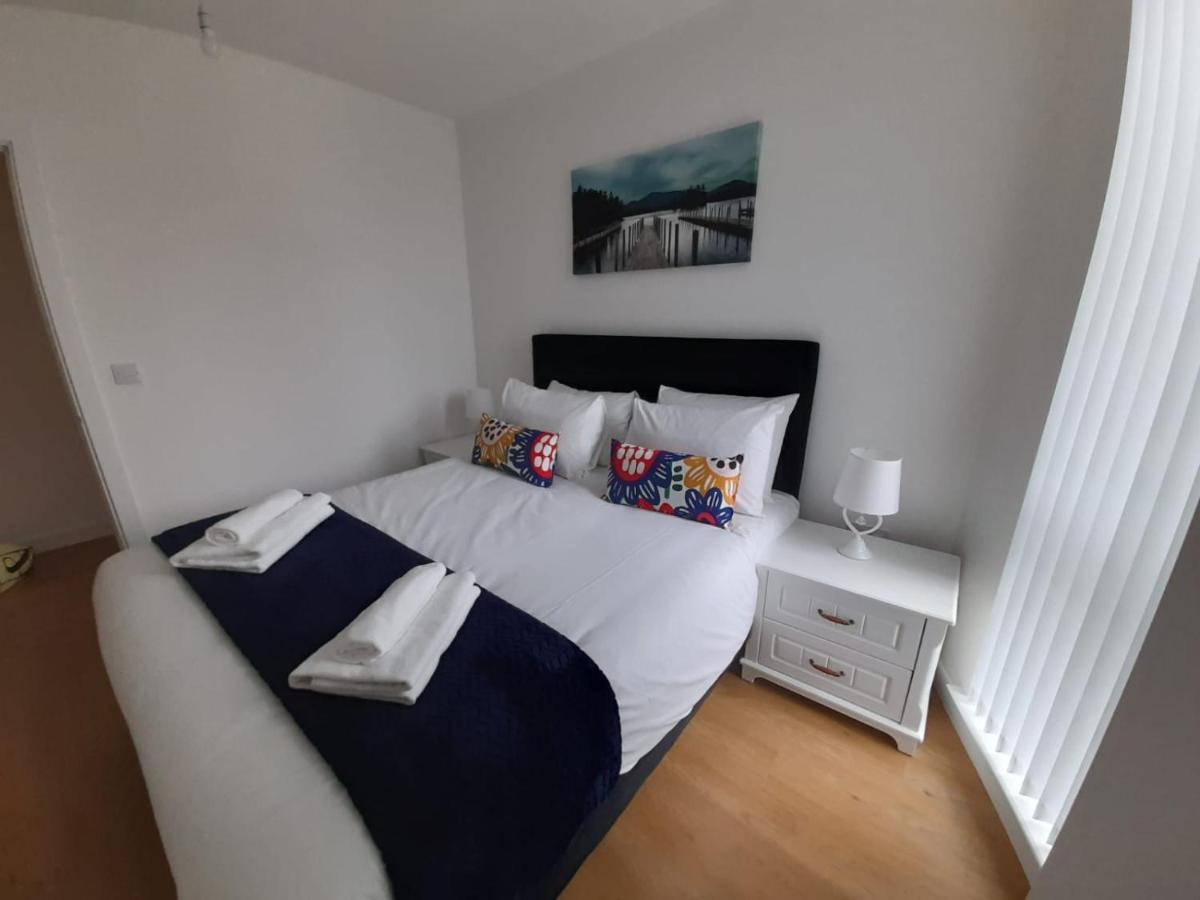 Berks Luxury Serviced Apartments , Free Parking, Free Gym And Free Wifi Bracknell Exterior photo