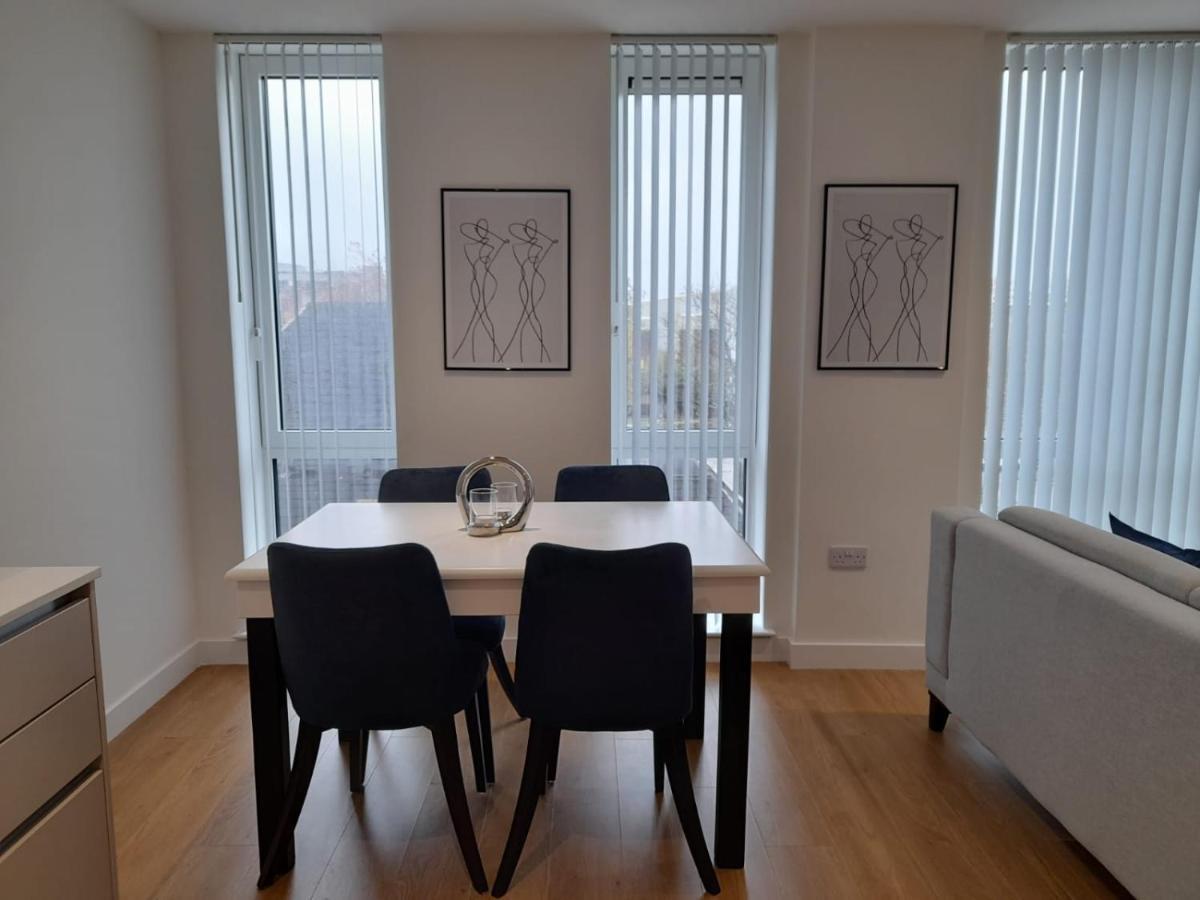 Berks Luxury Serviced Apartments , Free Parking, Free Gym And Free Wifi Bracknell Exterior photo