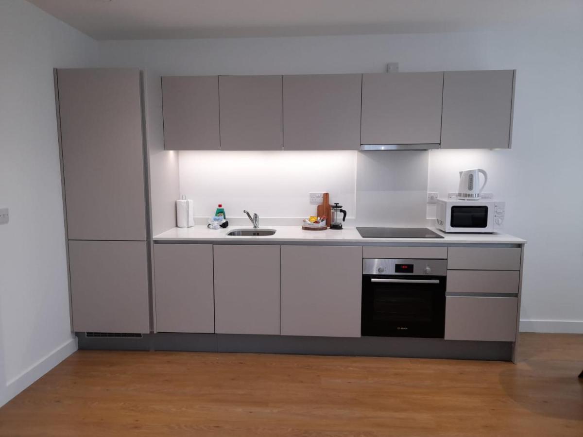 Berks Luxury Serviced Apartments , Free Parking, Free Gym And Free Wifi Bracknell Exterior photo
