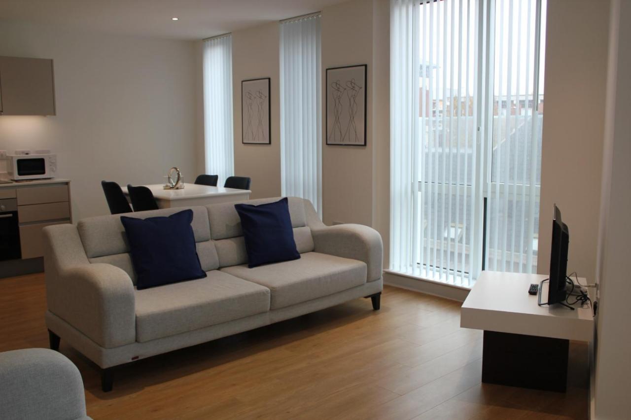 Berks Luxury Serviced Apartments , Free Parking, Free Gym And Free Wifi Bracknell Exterior photo