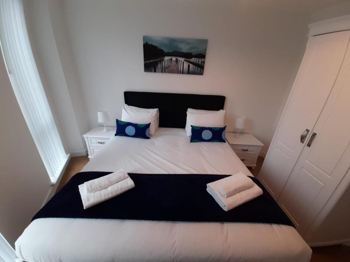 Berks Luxury Serviced Apartments , Free Parking, Free Gym And Free Wifi Bracknell Exterior photo