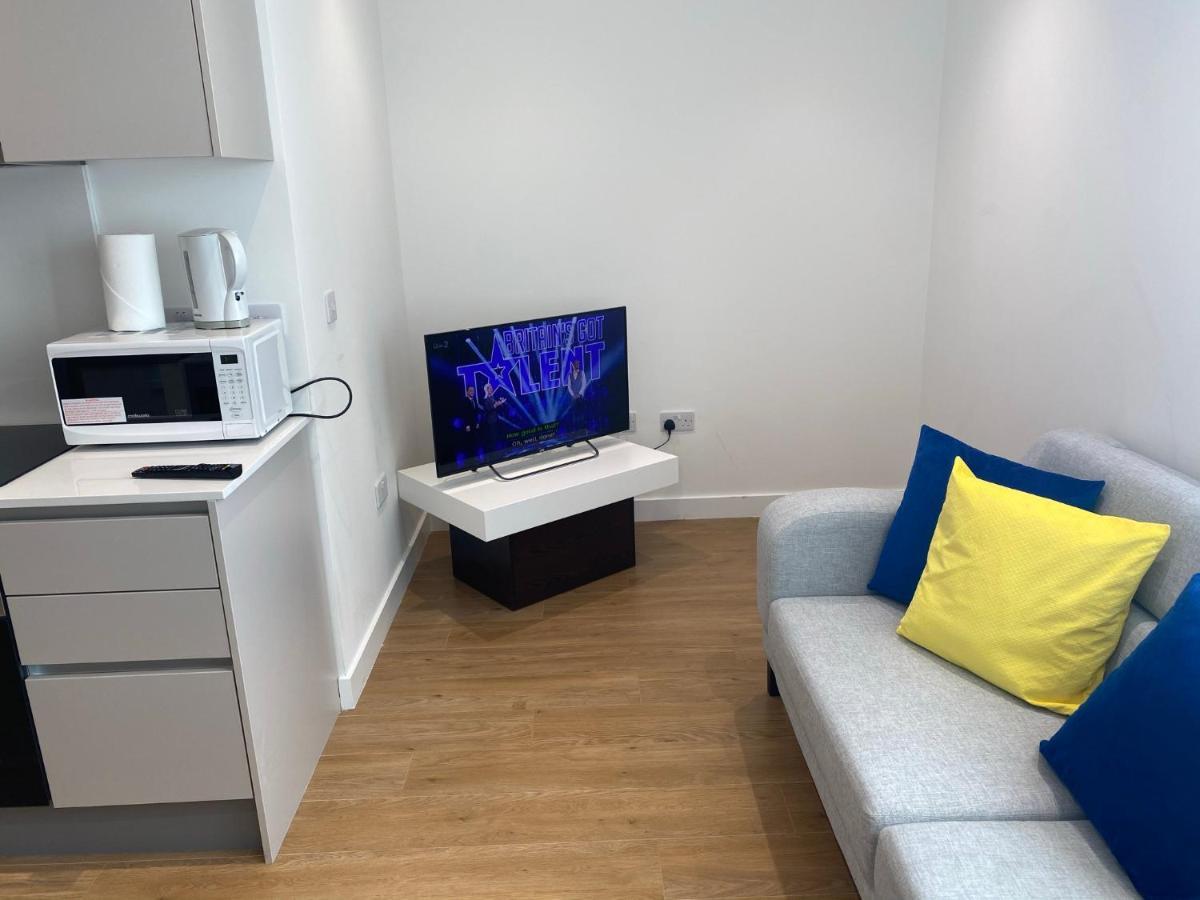 Berks Luxury Serviced Apartments , Free Parking, Free Gym And Free Wifi Bracknell Exterior photo