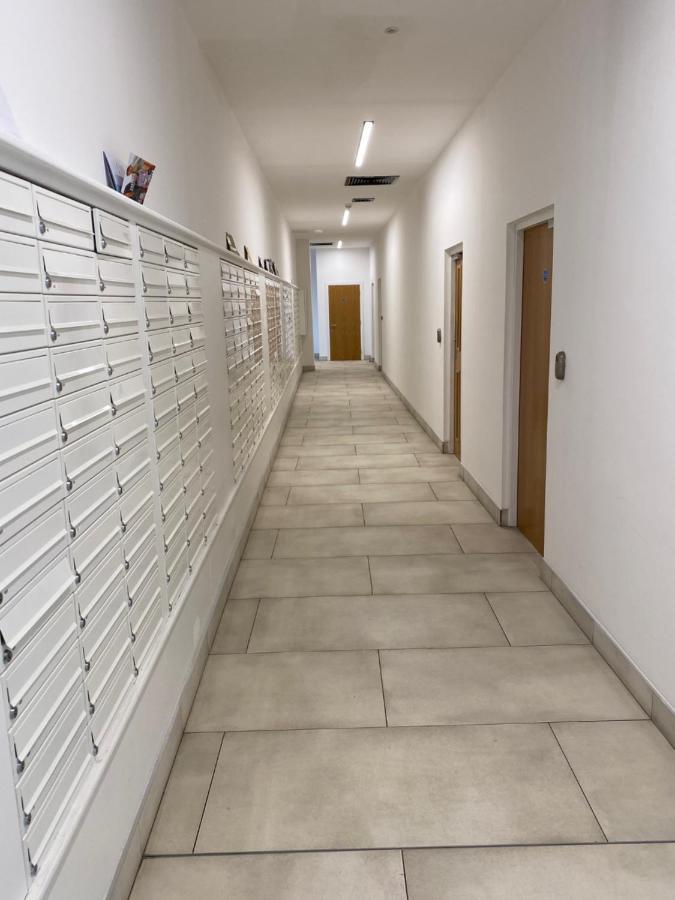 Berks Luxury Serviced Apartments , Free Parking, Free Gym And Free Wifi Bracknell Exterior photo