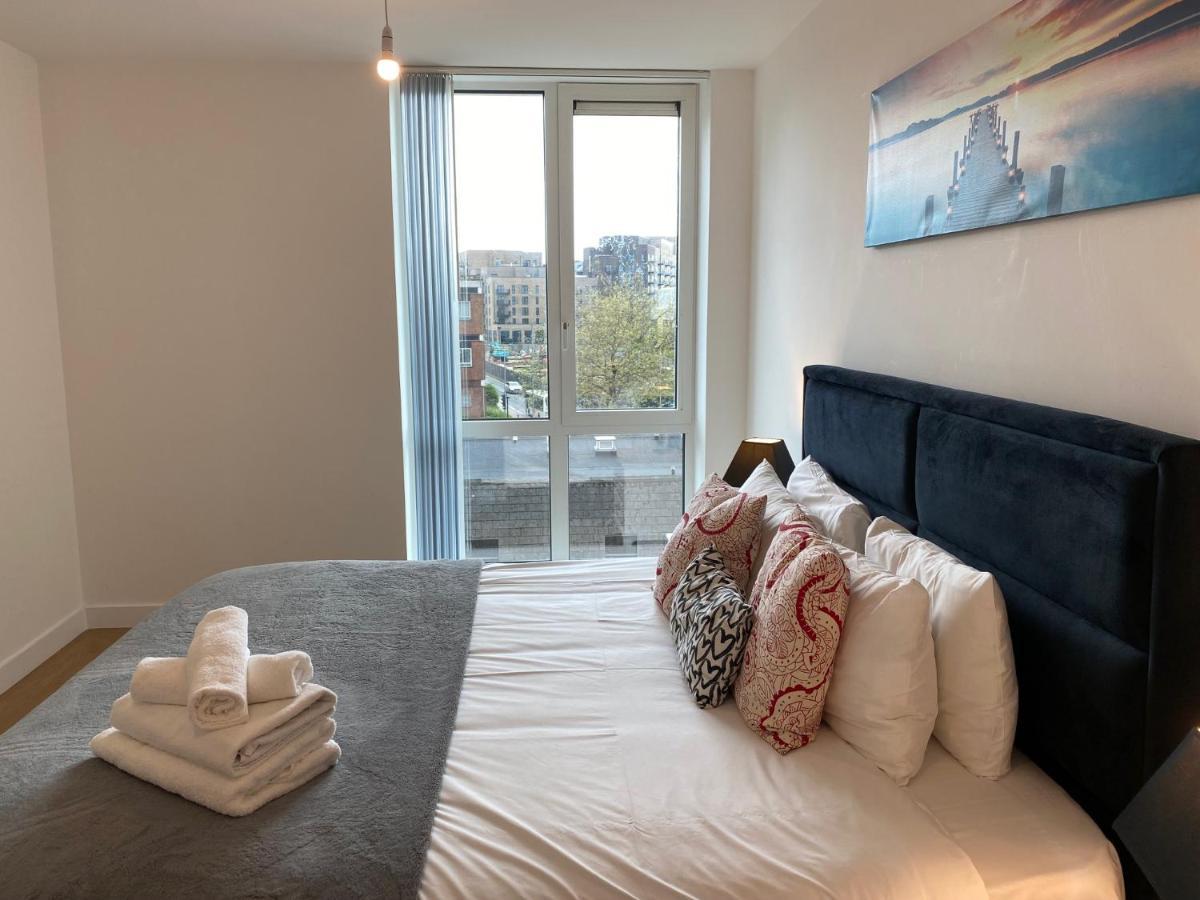 Berks Luxury Serviced Apartments , Free Parking, Free Gym And Free Wifi Bracknell Exterior photo