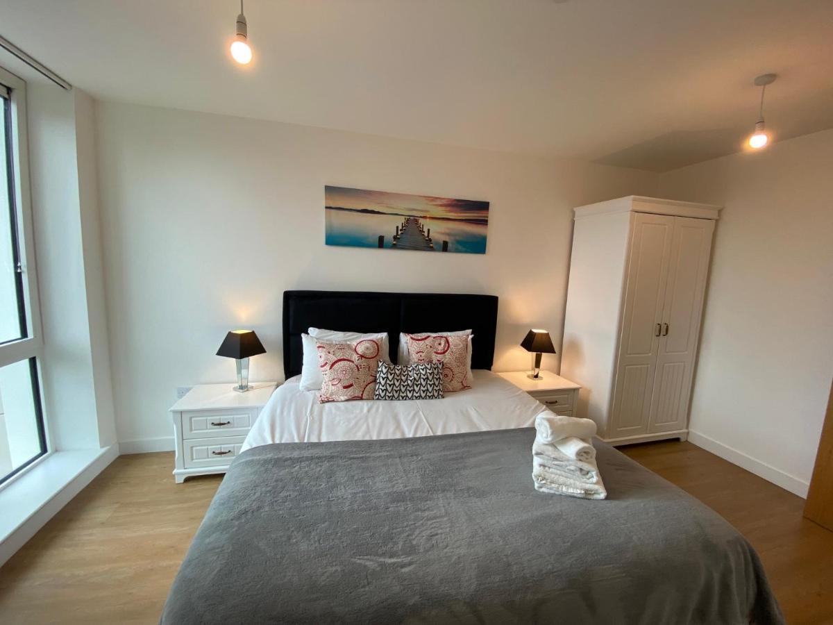 Berks Luxury Serviced Apartments , Free Parking, Free Gym And Free Wifi Bracknell Exterior photo